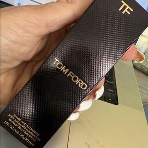 Tom Ford Black and Gold Foundation Packaging